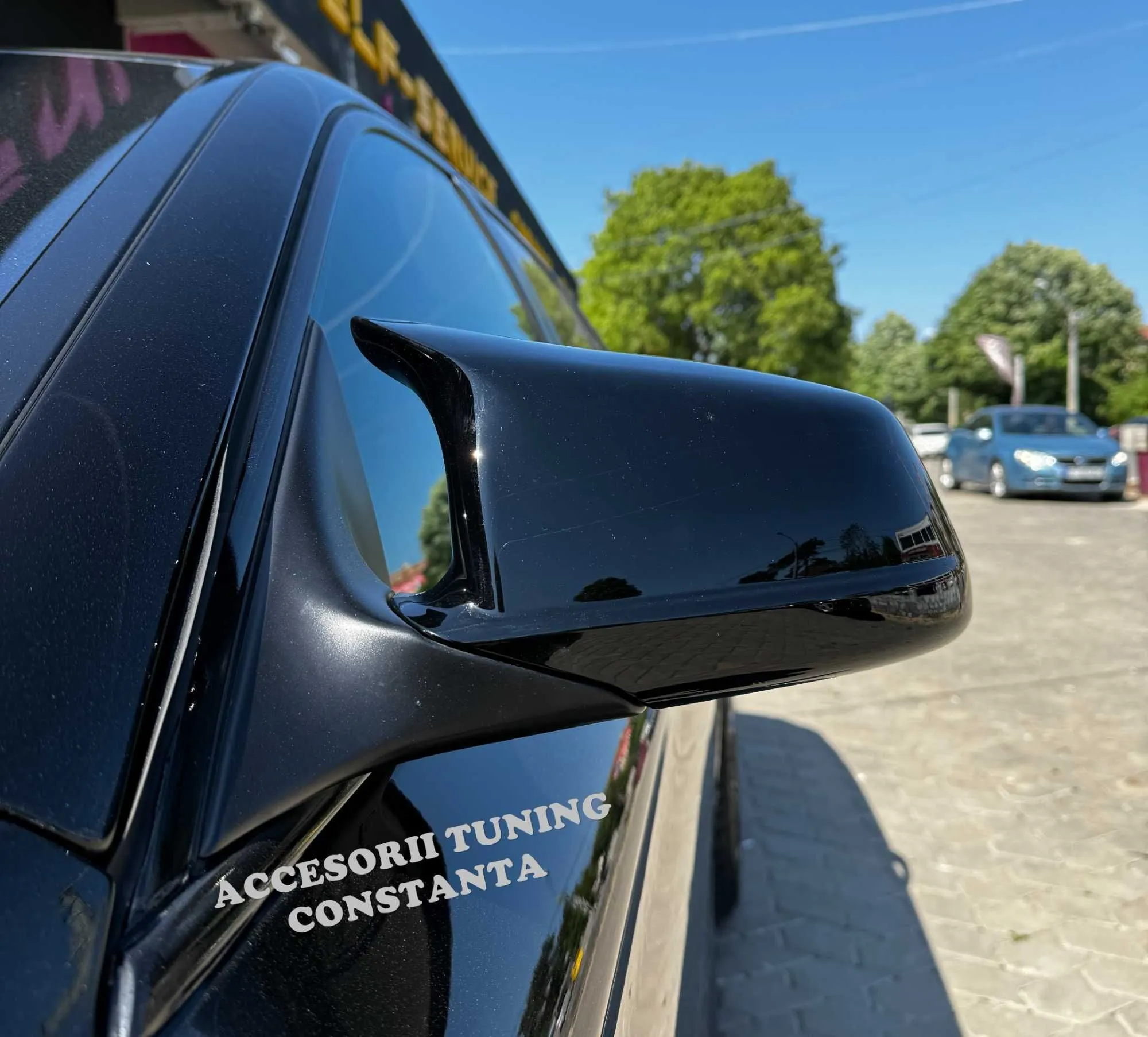 Vizualizare produs - Capace Oglinzi Tip Batman - BMW Seria 5 F10 F11 NFL Negru Lucios Imagine produs - Capace Oglinzi Tip Batman - BMW Seria 5 F10 F11 NFL Negru Lucios