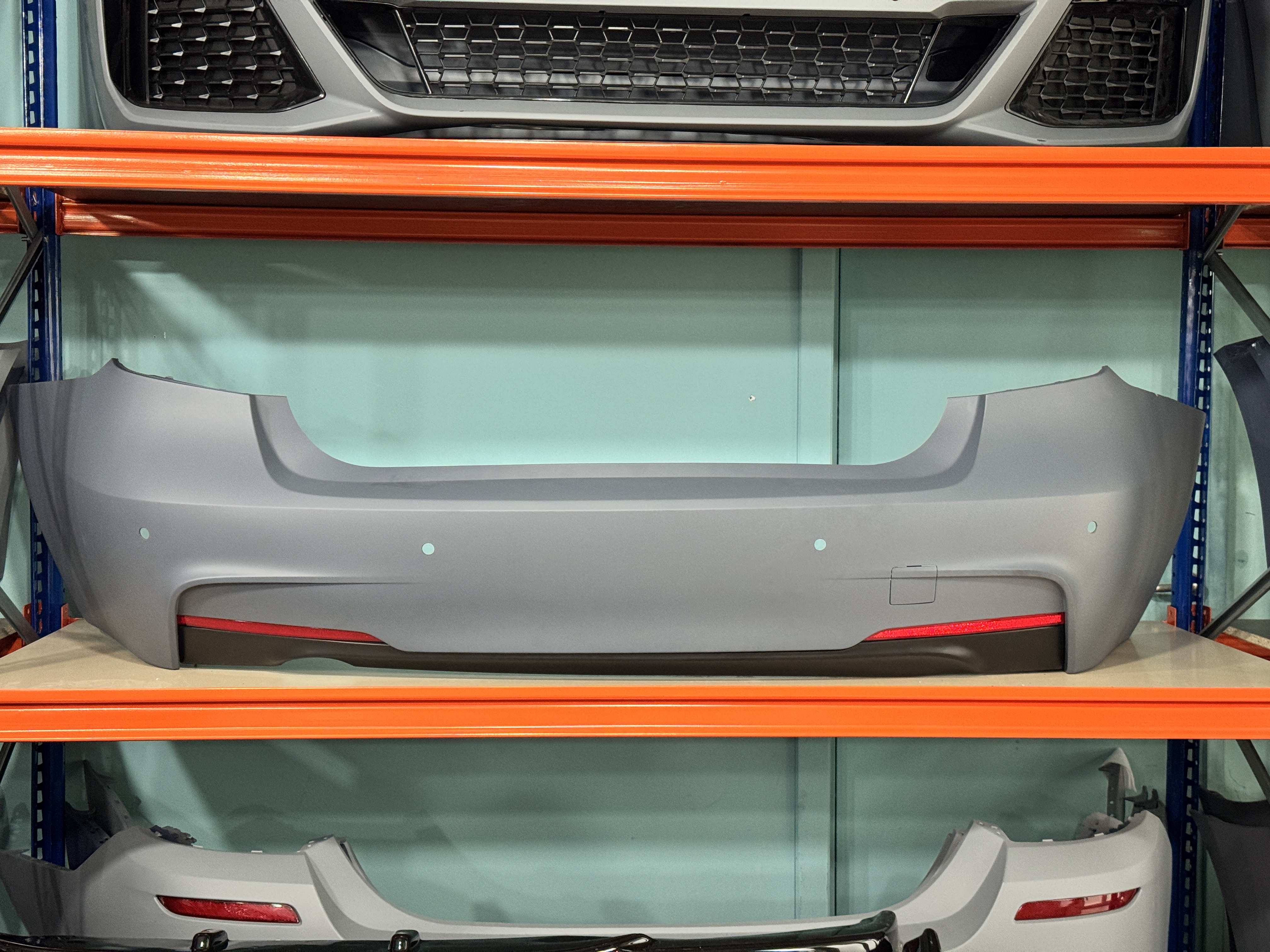 Vizualizare produs - Bara Spate BMW Seria 3 F30 Mtech Design TAIWAN Imagine produs - Bara Spate BMW Seria 3 F30 Mtech Design TAIWAN