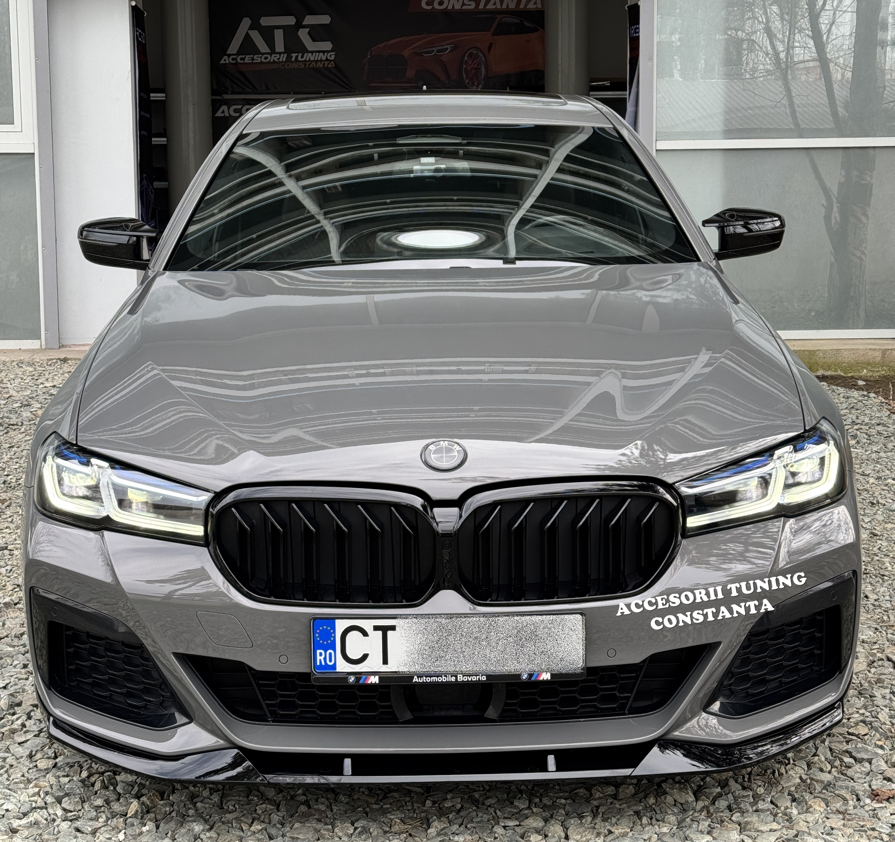 Vizualizare produs - Capace Oglinzi Tip Batman - BMW Seria 5 G30 Negru Lucios Imagine produs - Capace Oglinzi Tip Batman - BMW Seria 5 G30 Negru Lucios