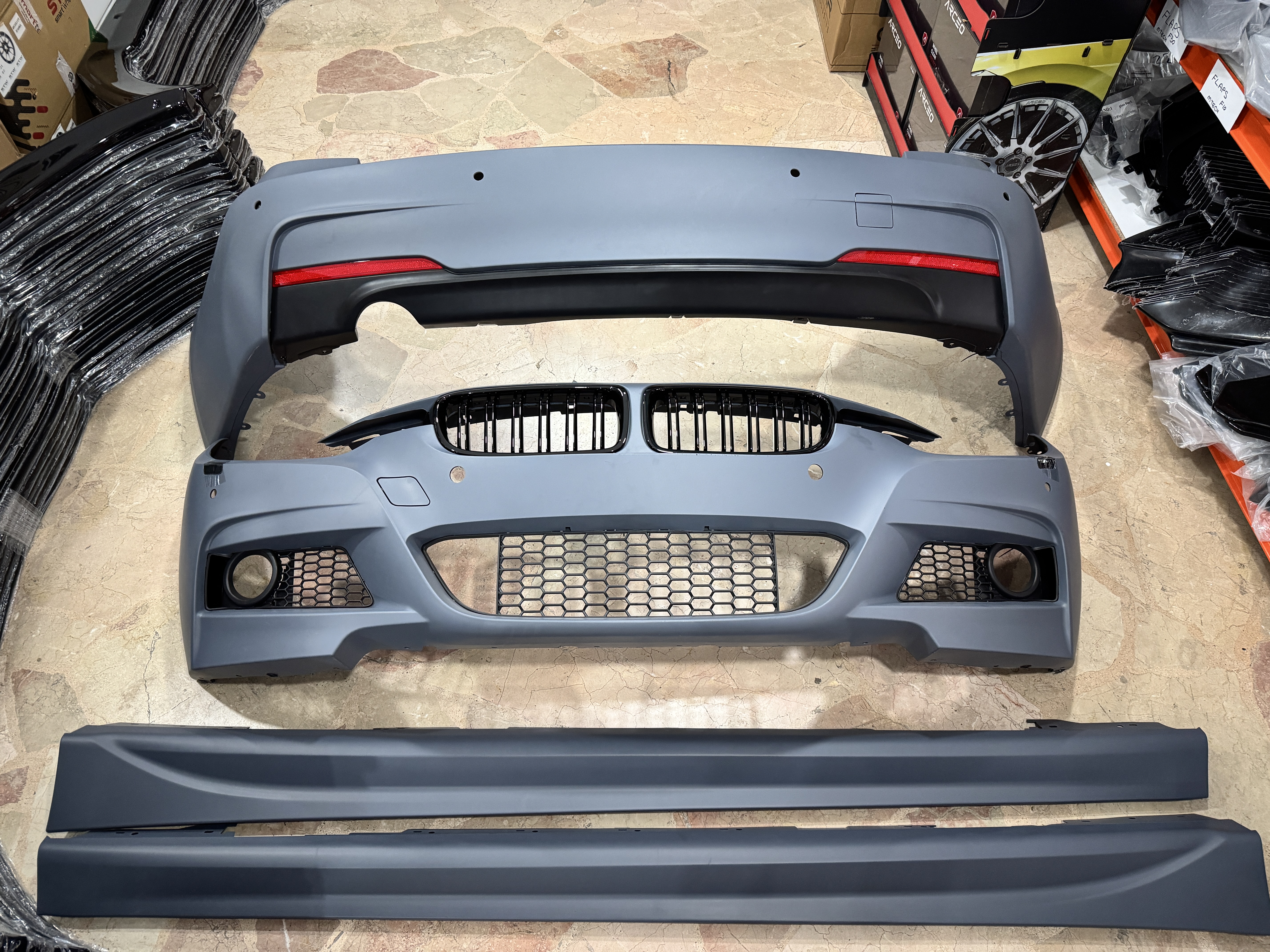 Vizualizare produs - Pachet M Tech Bmw F30 Seria 3 Bara Fata + Spate + Praguri TAIWAN Imagine produs - Pachet M Tech Bmw F30 Seria 3 Bara Fata + Spate + Praguri TAIWAN
